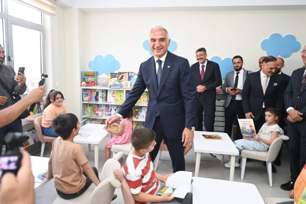 Bakan Ersoy 'Terörsüz Türkiye'de Hakkari'ye çıkarma yaptı! 6